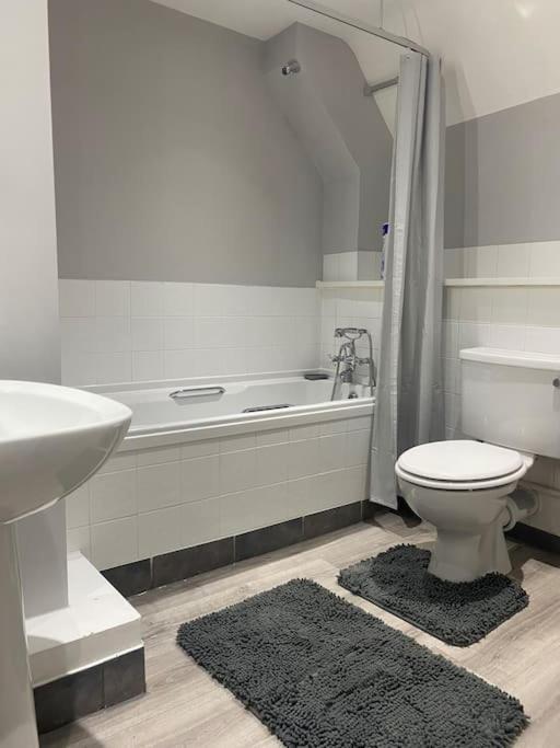 Lovely 2 Bedroom Penthouse Apartment In Chester - Free Parking!! Exterior foto